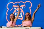 Тем временем для омичей выступают DJ Twins