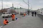 Мост был уже помыт, и горожане передвигаются свободно