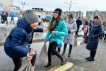 В ловкости соревнуются не только молодые джигиты, но и девушки