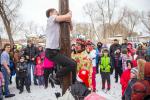 Ведущий немного подсаживает, если нужно, но дальше — только самостоятельно