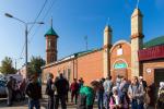 Праздничная служба в мечети начинается в восемь утра