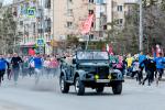 Впереди колонны — Знамя Победы