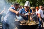 Плов требует постоянного внимания повара и помощников